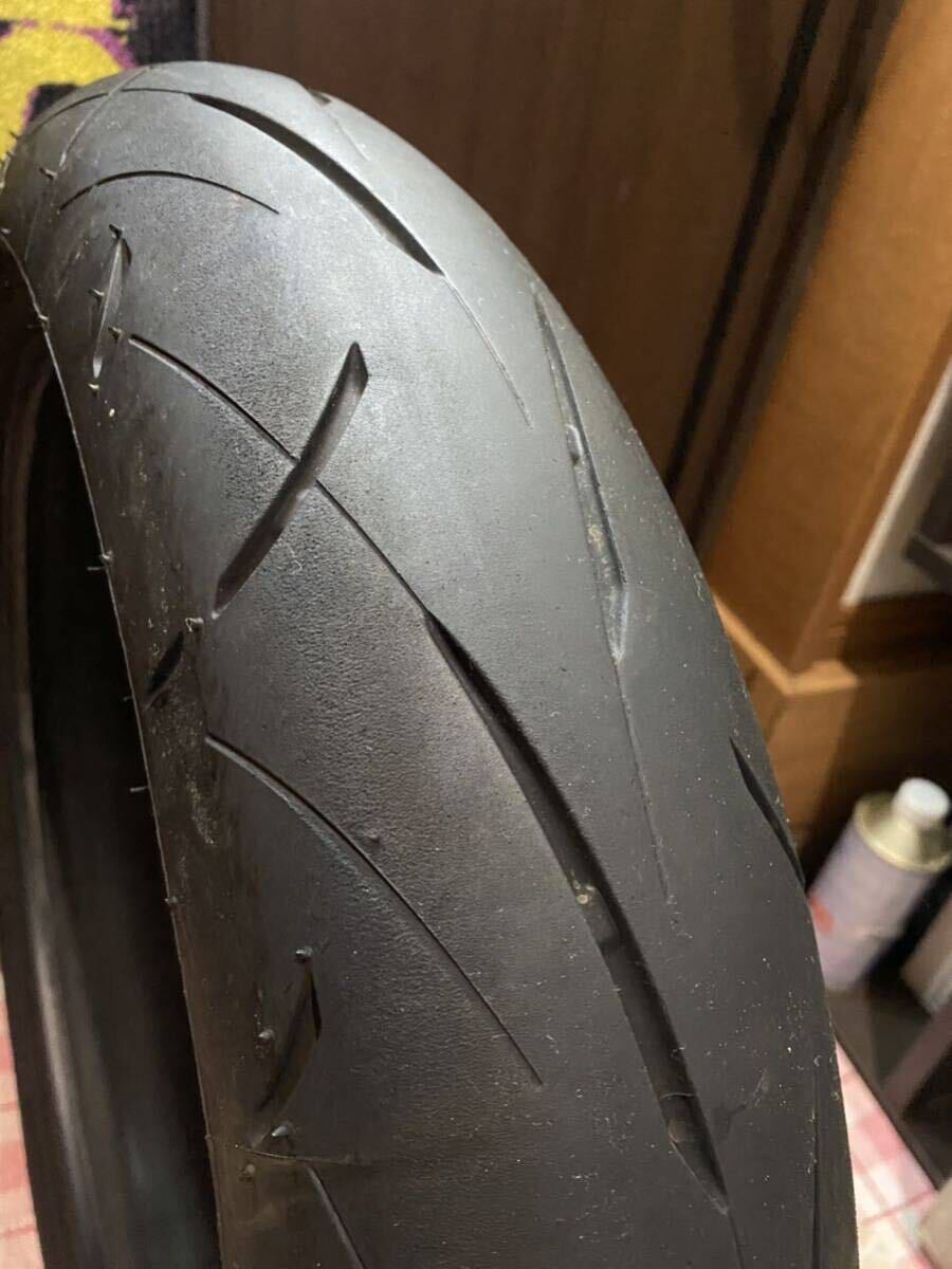 中古MCタイヤ バリ山 2023年製造 DUNLOP SPORTMAX ROADSPORT2 120/70ZR17 スポーツマックス ロードスポーツ2 120 70 17 1923 K4850の画像3