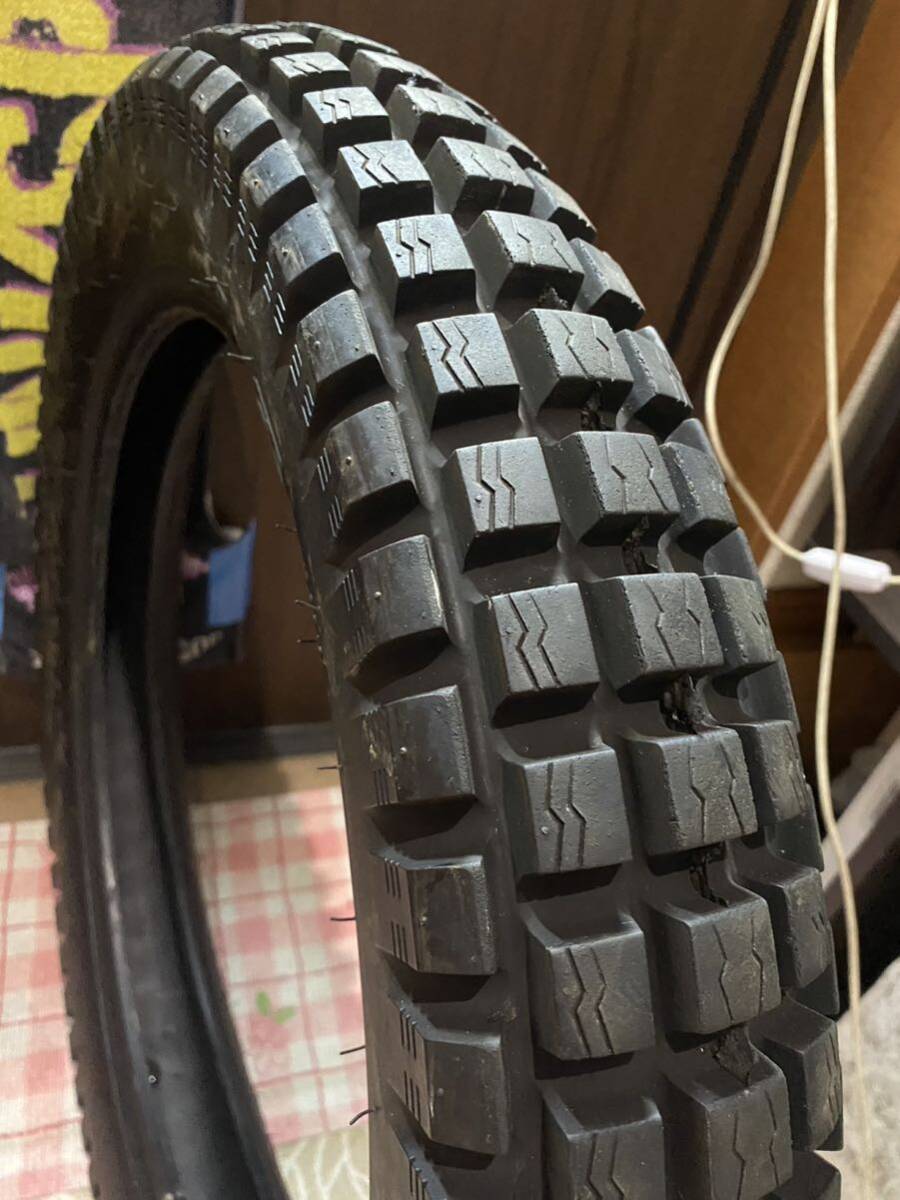 中古MCタイヤ 2021年製造 DUNLOP K950 4.00-18 ダンロップ 4.00 18 2521 K4845_画像3