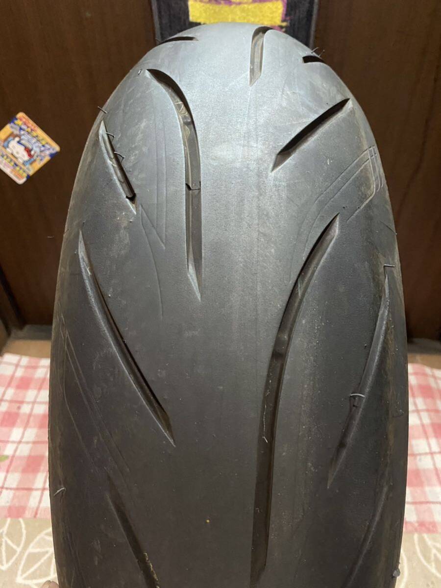 中古MCタイヤ バリ山 BRIDGESTONE BATTLAX S21 180/55ZR17 ブリヂストン バトラックス ハイパースポーツ 180 55 17 4020 K4867（4067）_画像1