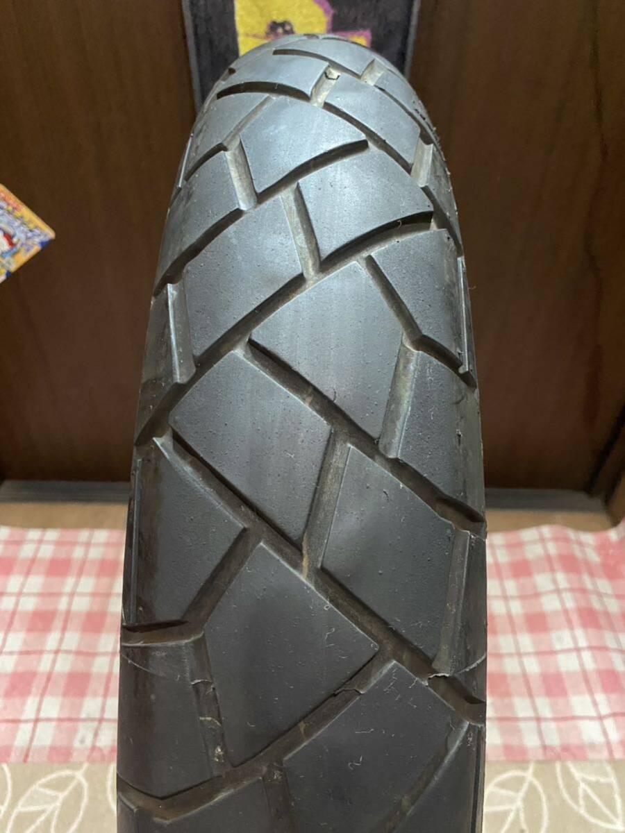 中古MCタイヤ 2023年製造 DUNLOP TRAILMAX MIXTOUR 110/80R19 ダンロップ トレイルマックス 110 80 19 0323 K4884_画像1