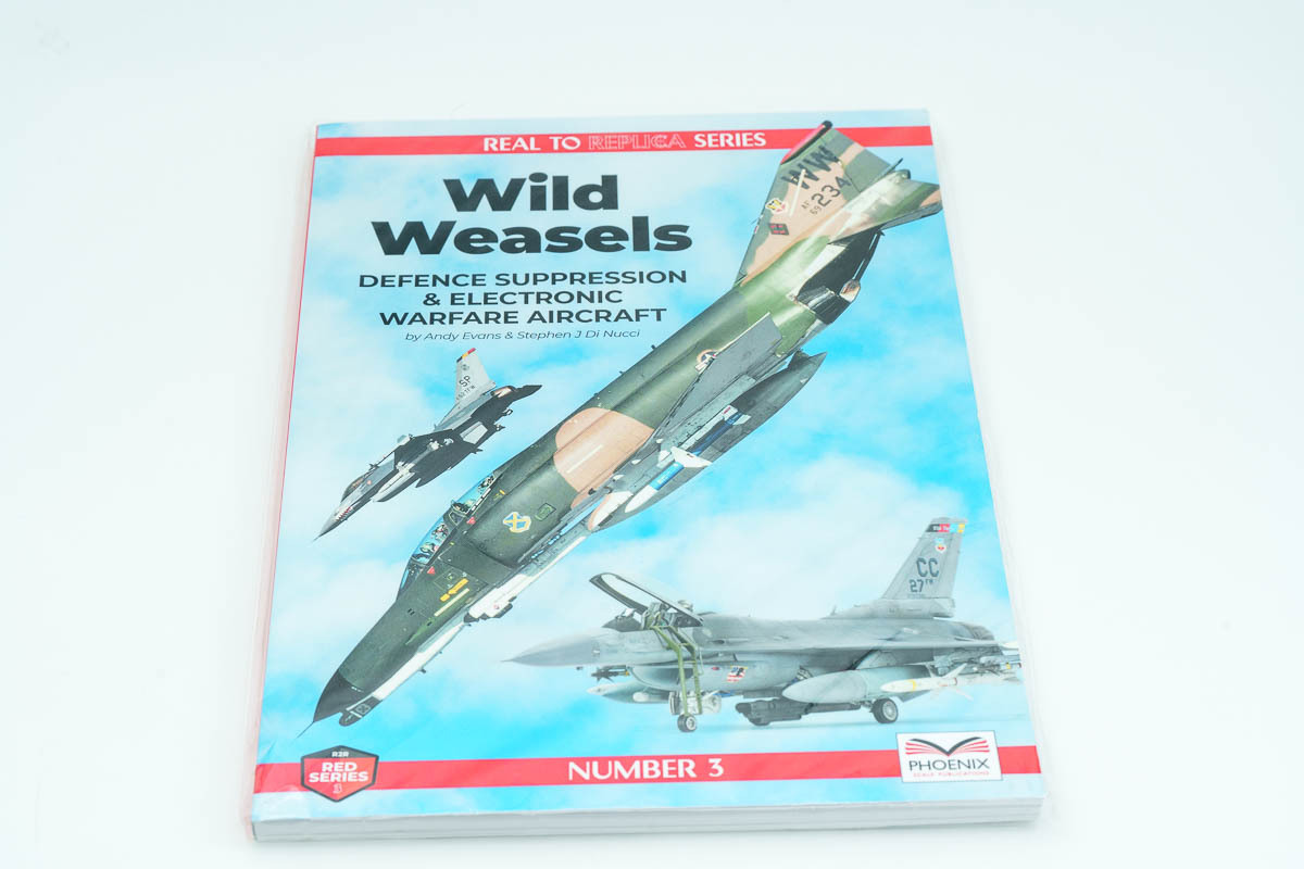 Phoenix Scale Publications Real to Replica No.3 \'Wild Weasels\' wild we zeru иностранная книга самолет 