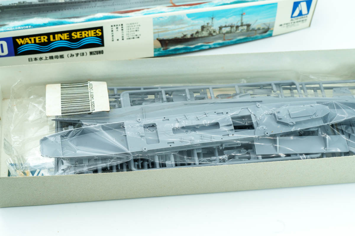 アオシマ　1/700　日本海軍水上機母艦　瑞穂　内袋未開封未組立　プラモデル_画像3