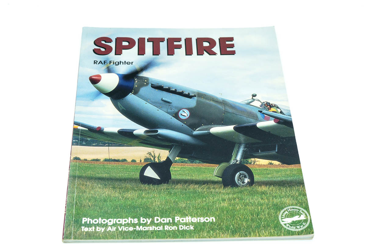 Spitfire: Raf Fighter (Living History )spito fire airplane foreign book 