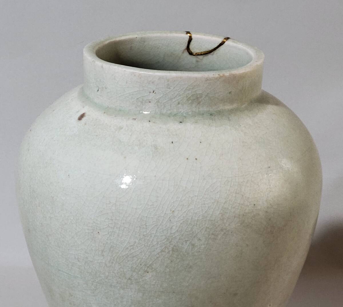  old fine art . Joseon Dynasty white porcelain vase flower go in .. small . Joseon Dynasty era 