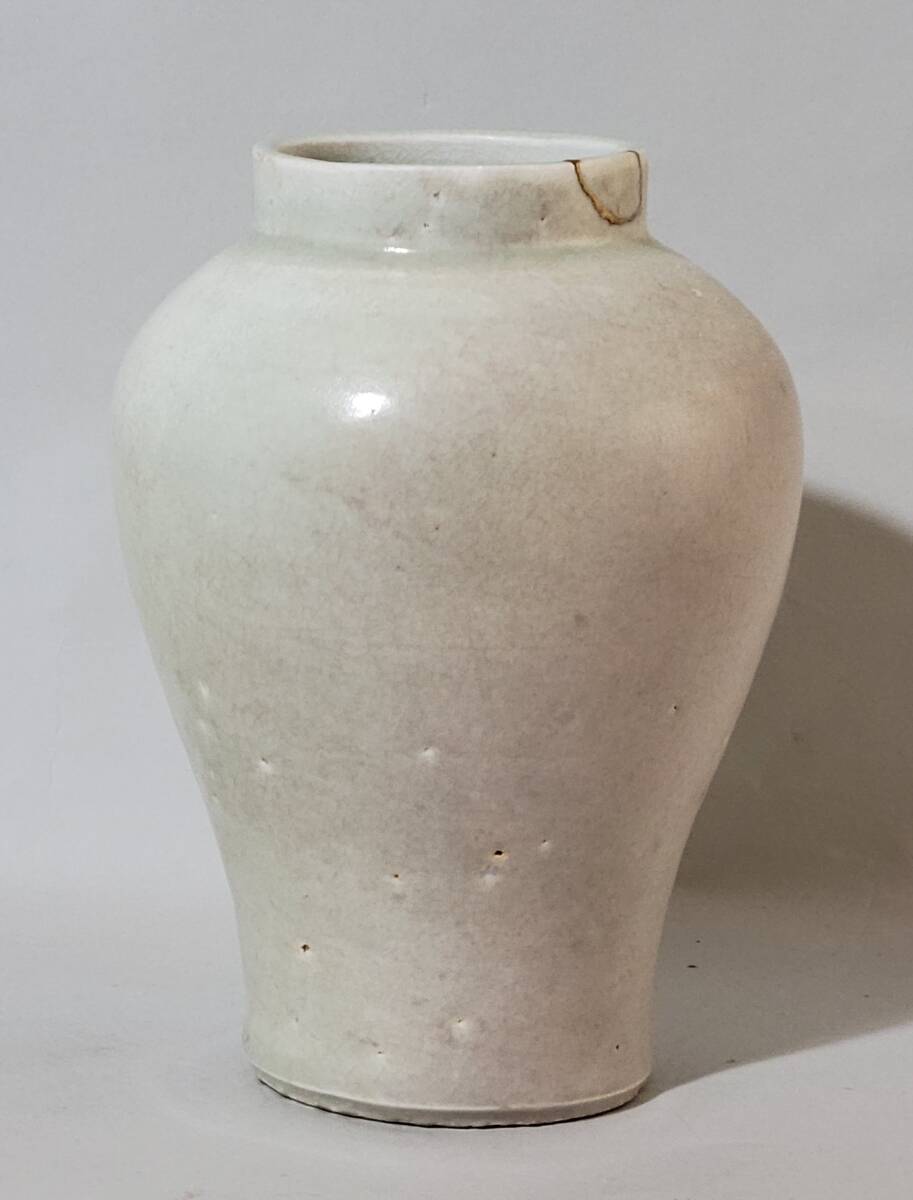  old fine art . Joseon Dynasty white porcelain vase flower go in .. small . Joseon Dynasty era 