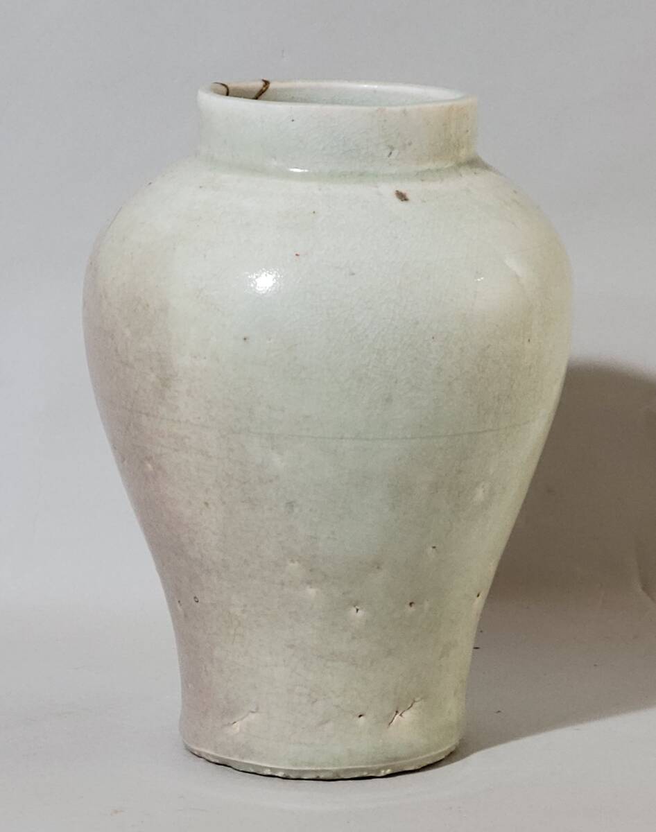  old fine art . Joseon Dynasty white porcelain vase flower go in .. small . Joseon Dynasty era 