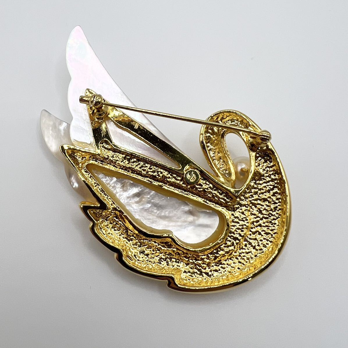 TASAKI 田崎真珠 スワン あこや マザーオブパール ブローチ TASAKI 田崎真珠 スワン あこや マザーオブパール ブローチ