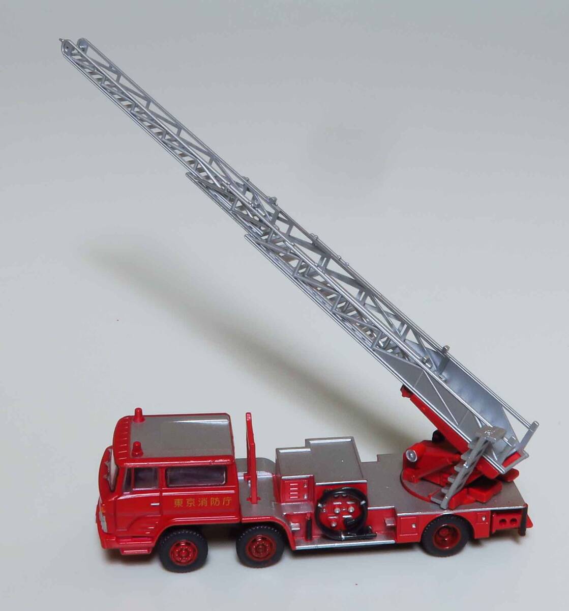 トラックコレクション 第3弾 日野TC 東京消防庁+日本機械工業はしご車_画像2
