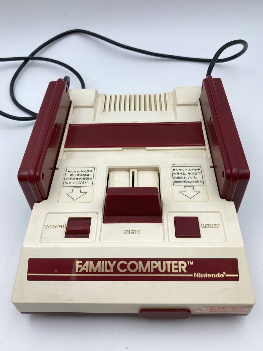 【504】FC 初代 ファミコン 本体 HVC-002 ファミリーコンピューター FAMILY COMPUTER Nintendo 任天堂 _画像2