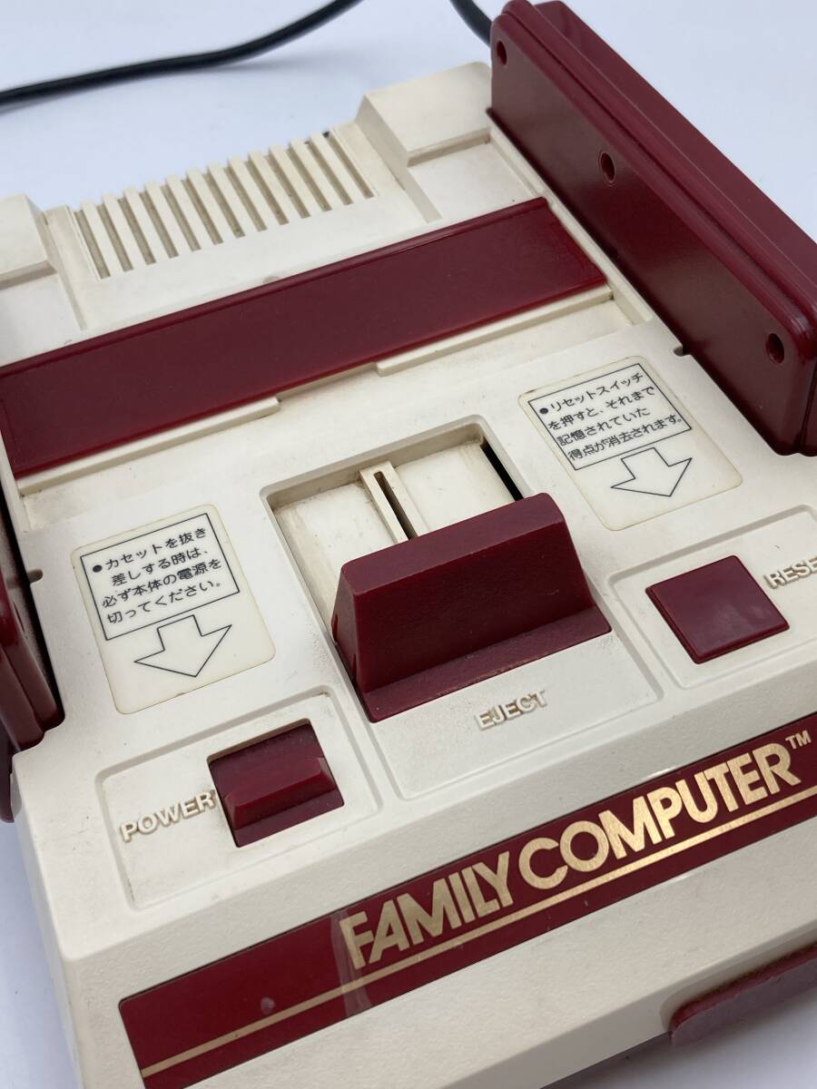 【504】FC 初代 ファミコン 本体 HVC-002 ファミリーコンピューター FAMILY COMPUTER Nintendo 任天堂 _画像6