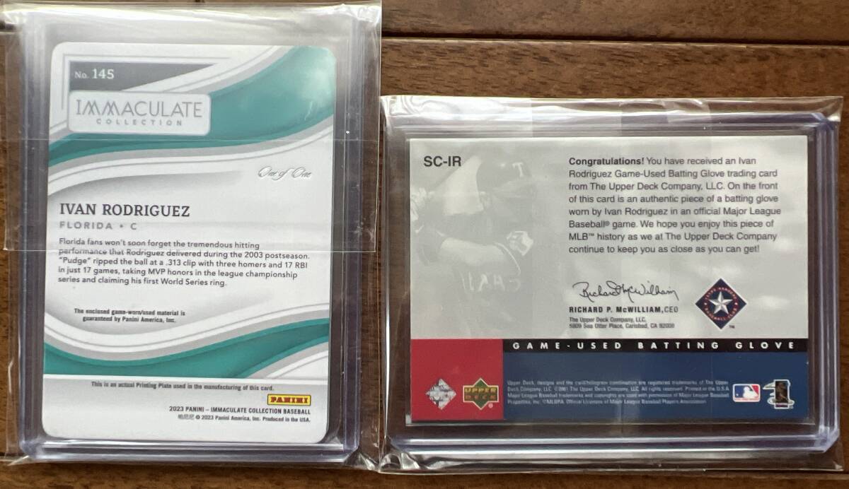 MLB　「Ivan Rodriguez」　メモラビリアカード 2枚セット　1/1 plate (+patch) + batting glove　 _画像2