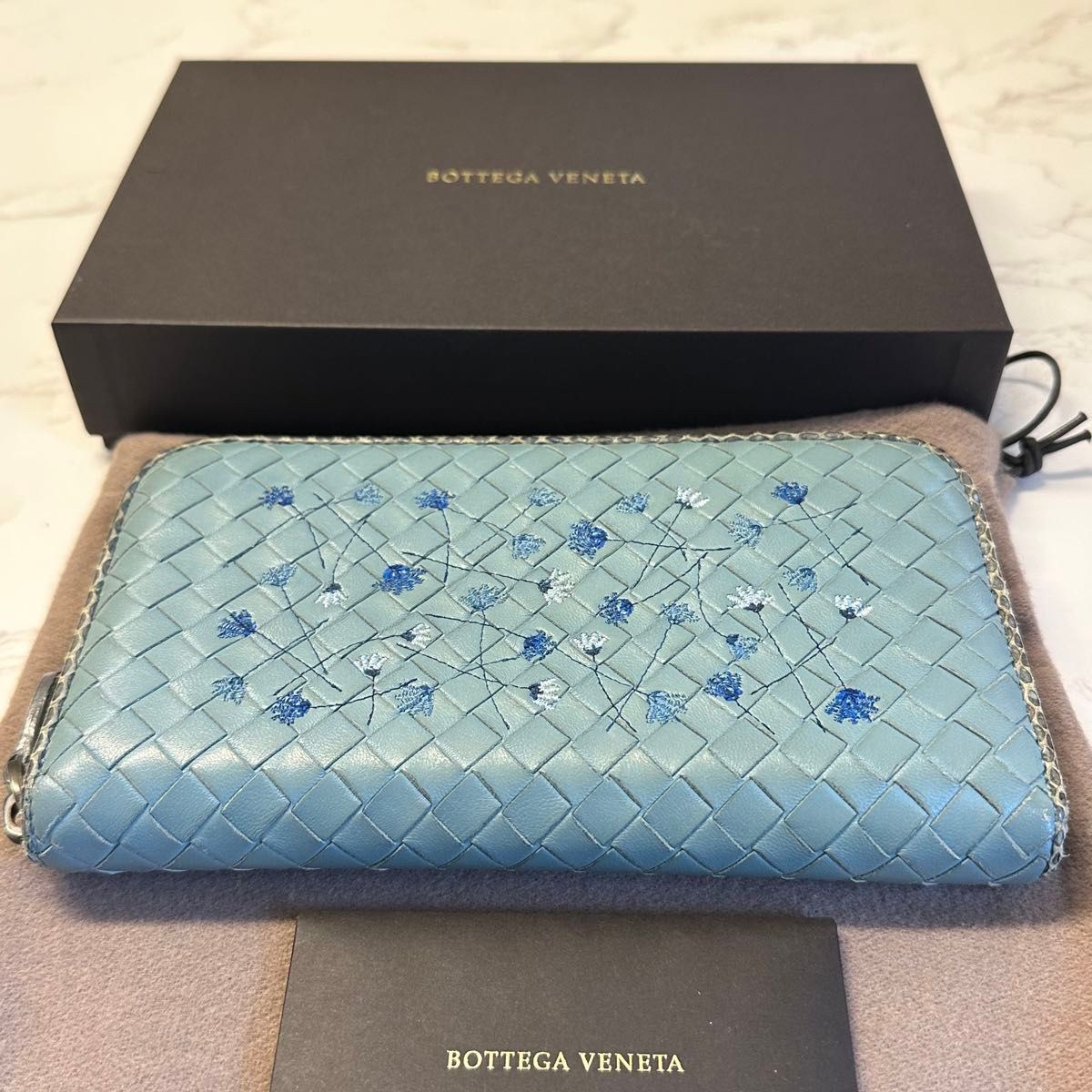 新品同様！　超希少 BOTTEGA VENETA ボッテガヴェネタ　財布　長財布　パイソン イントレチャート ラウンドファスナー