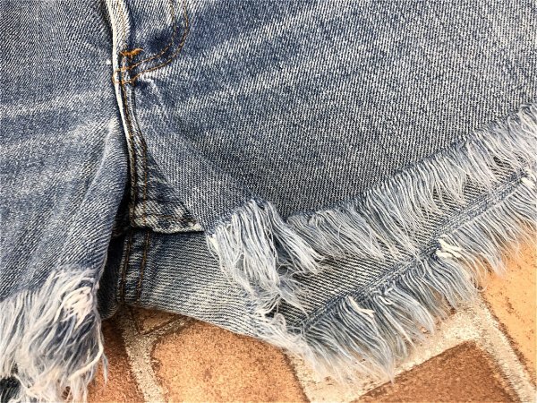 ビンテージ！Levi's リーバイス701 メンズ ボタンフライ 切りっぱなし カットオフ デニム ショート ハーフ パンツ W24 L30 青 ブルー_画像4