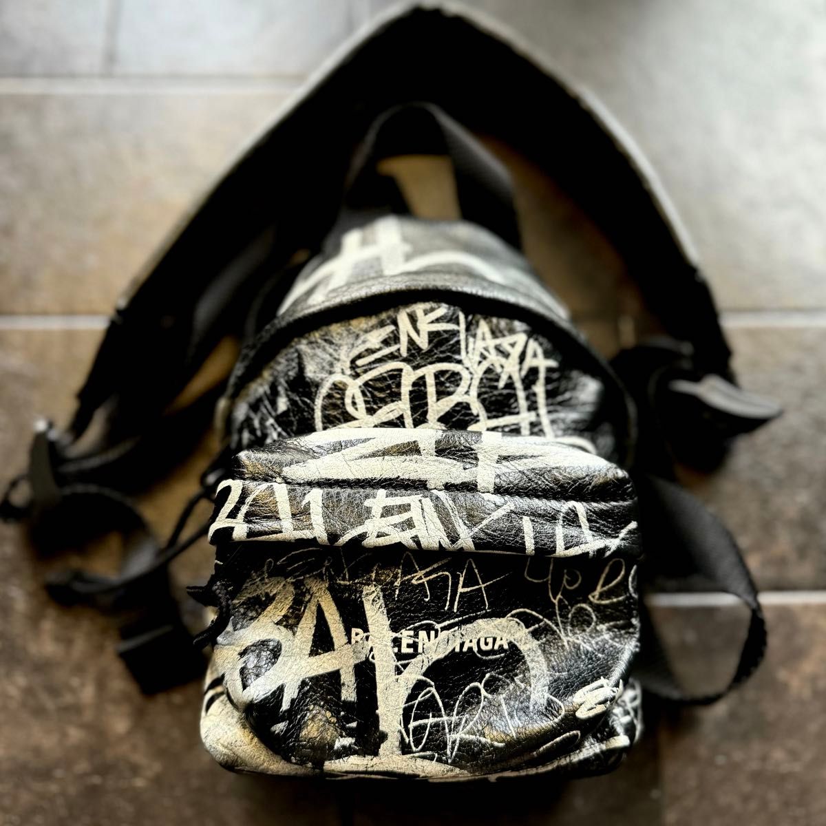 BALENCIAGA limited graffiti bag 限定