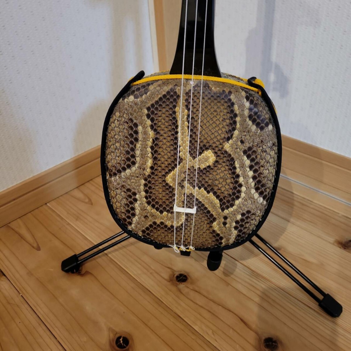  Okinawa sanshin shamisen . кожа змея кожа человеческий труд кожа традиционные японские музыкальные инструменты 