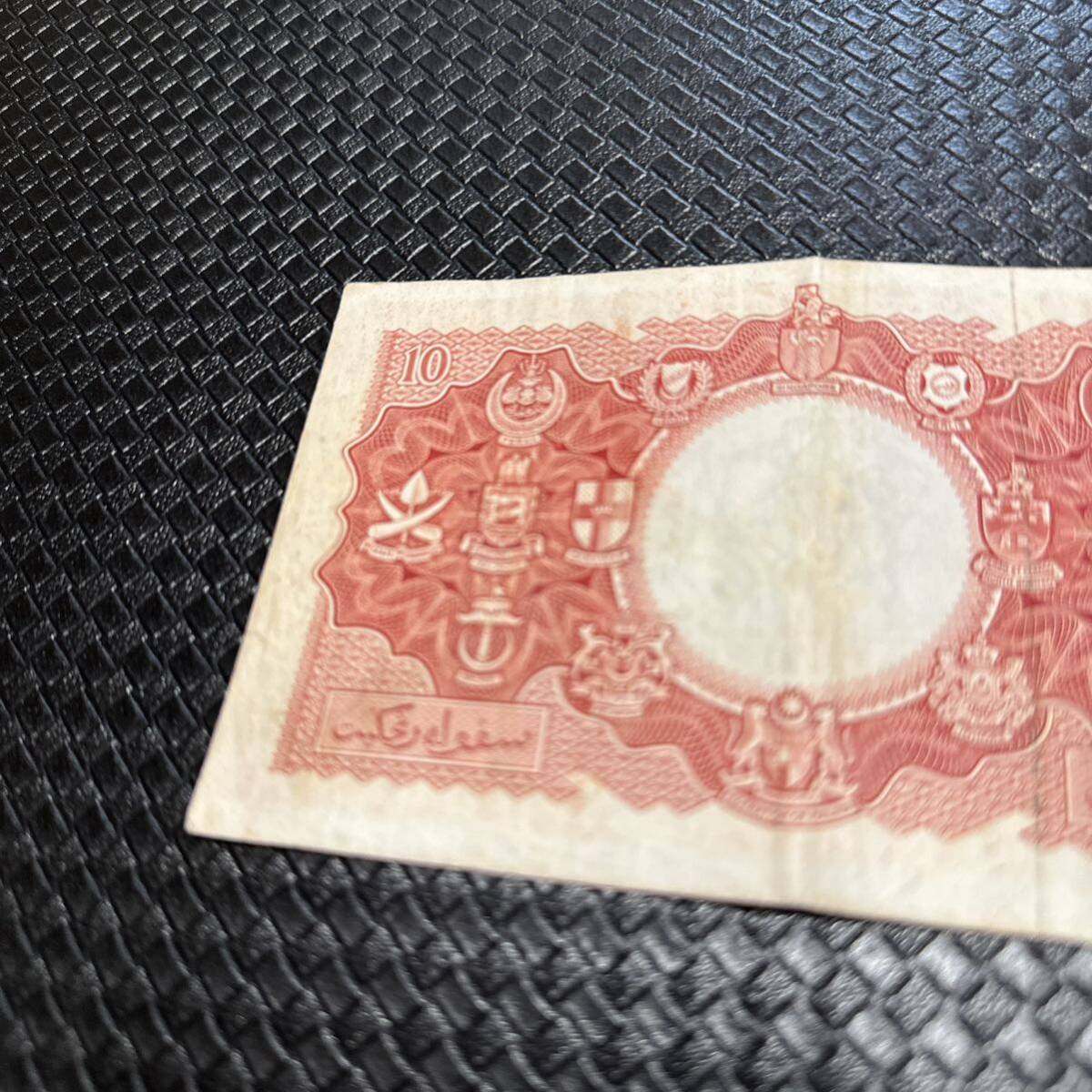  world note rare foreign note malaya britain .bo Rene o10 dollar bill old note 1953 year Elizabeth woman . old . England .