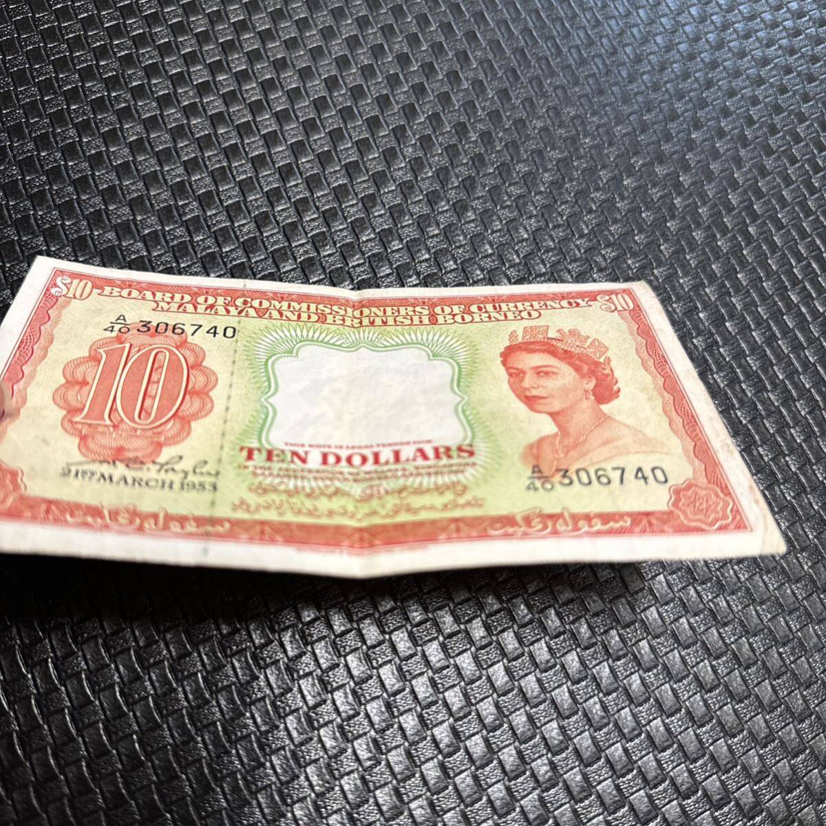  world note rare foreign note malaya britain .bo Rene o10 dollar bill old note 1953 year Elizabeth woman . old . England .