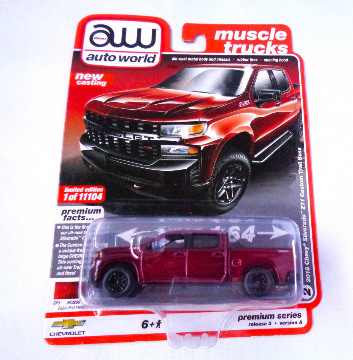 ◆Autoworld　オートワールド　1/64　2019 Chevy Silverado Z71 Custom Trail Boss　Red Metallic　シェビー シルバラード_画像1