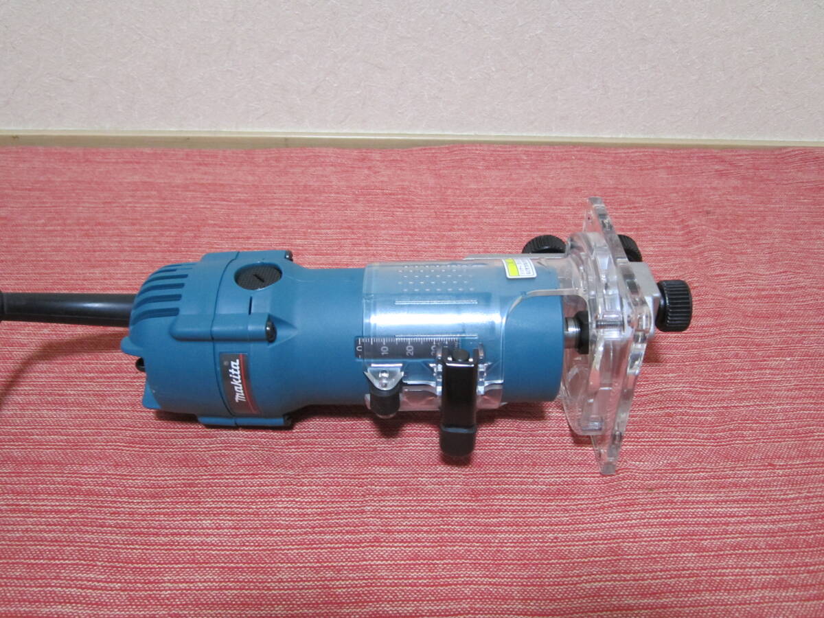 未使用品!!　マキタ Makita　LEDライト付　トリマ　ルーター　3707F 　孔径6mm 大工道具　電動工具_画像5