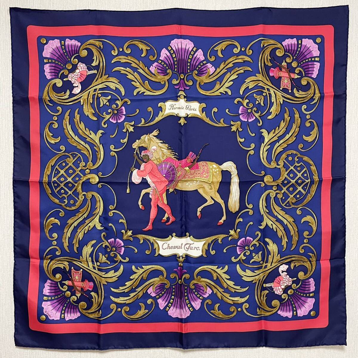 即決 HERMES エルメス スカーフ カレ90 Cheval Turc トルコの馬 即決 HERMES エルメス スカーフ カレ90 Cheval Turc トルコの馬