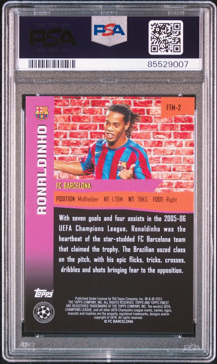 299枚限定 ロナウジーニョ 2022-23 Topps Finest UCC The Man Ronaldinho SP FC Barcelona Case Hit PSA7の画像2