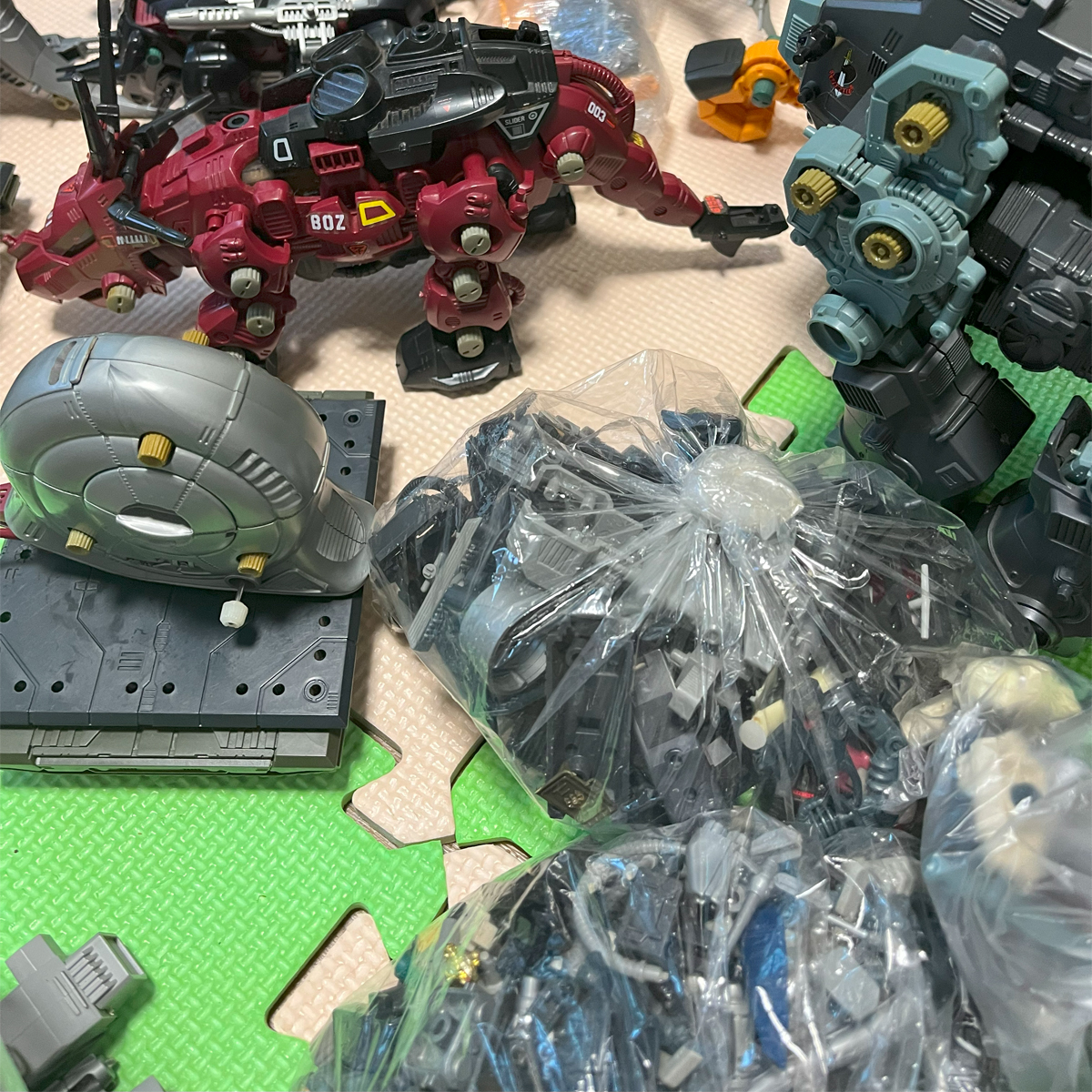 ZOIDS old Zoids parts taking . for super junk set ( seal Driger red horn salamander gorudos Ultra Zaurus other great number )
