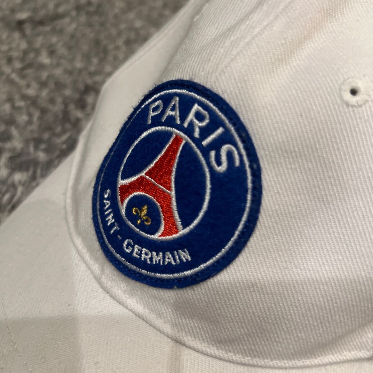 NIKE PARIS SAINT GERMAIN PSG パリサンジェルマン　白　キャップ 帽子 1度着用品の中古　ナイキ_画像2