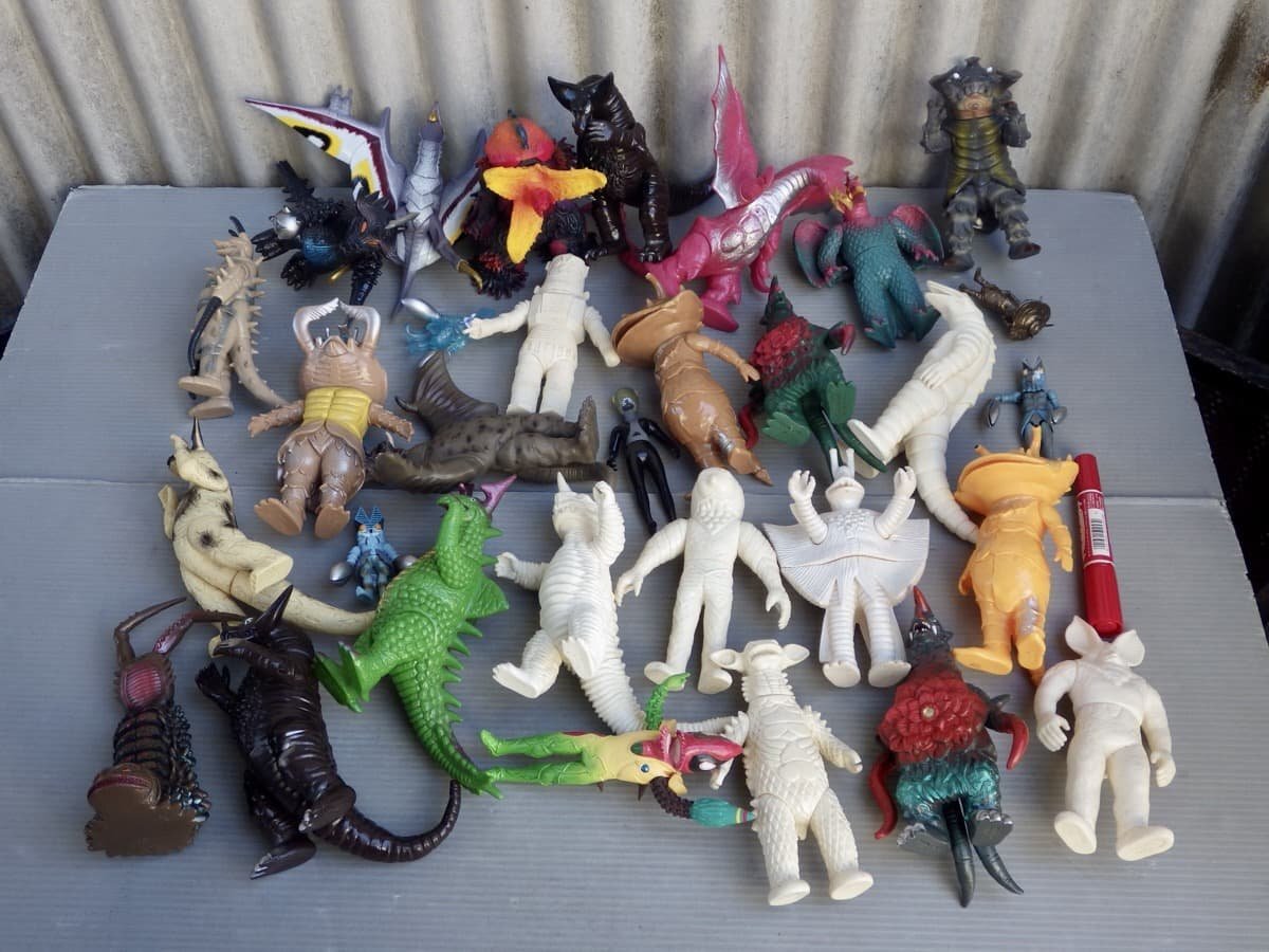  large amount set sale! toy mania. collection emission goods! cardboard box one cup minute that 441*kanegon/tsu Inte -ru etc. Ultra monster. sofvi .....
