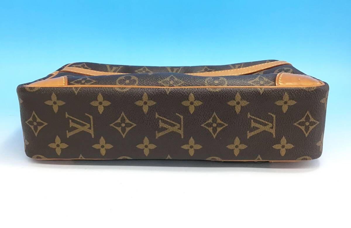 LOUIS VUITTON モノグラム セカンドバッグ 横幅約28cm 縦幅約17cm クラッチバッグ ポーチ かばん 鞄 ルイヴィトン_画像4