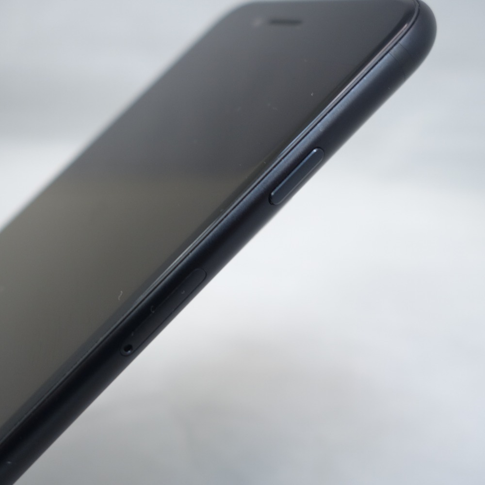 SIMフリー版 Apple iPhone SE 第2世代 アイフォン エスイーダイニセダイ 64GB ブラック 本体のみ MX9R2J/Aの画像5