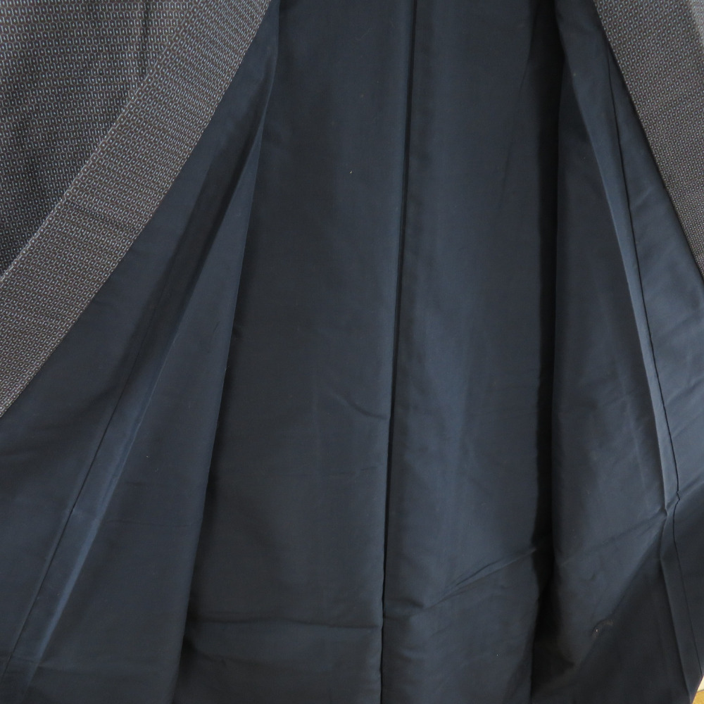 男着物 大島紬 亀甲アンサンブル 袷 紺色 正絹 男性用きもの メンズ 仕立て上がり 和服 男物 カジュアル 身丈145cm_画像6