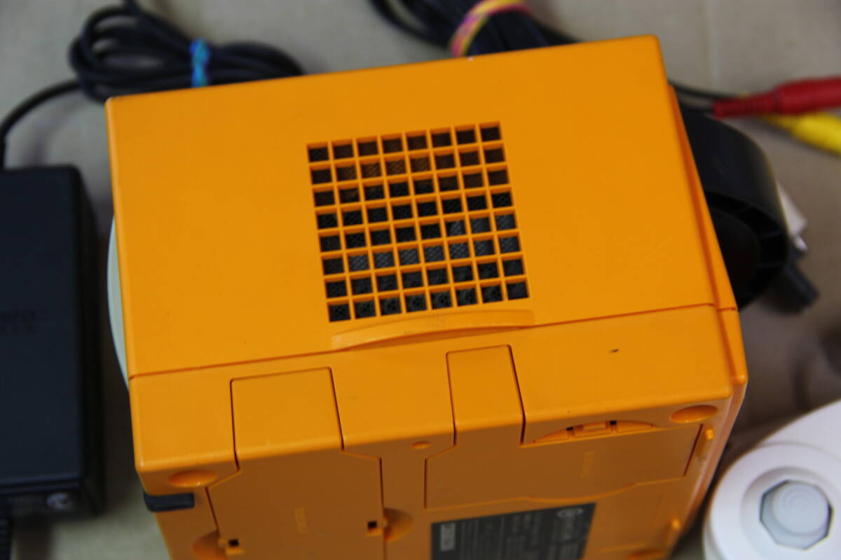 ニンテンドーゲームキューブ本体セット オレンジ DOL-001 電源コード/AVケーブル/コントローラー付属 送料無料_画像3