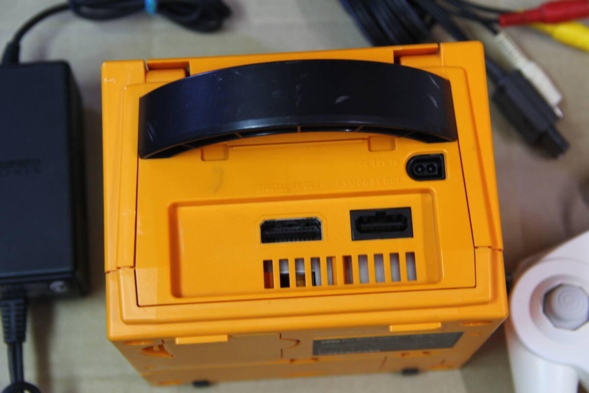 ニンテンドーゲームキューブ本体セット オレンジ DOL-001 電源コード/AVケーブル/コントローラー付属 送料無料_画像4