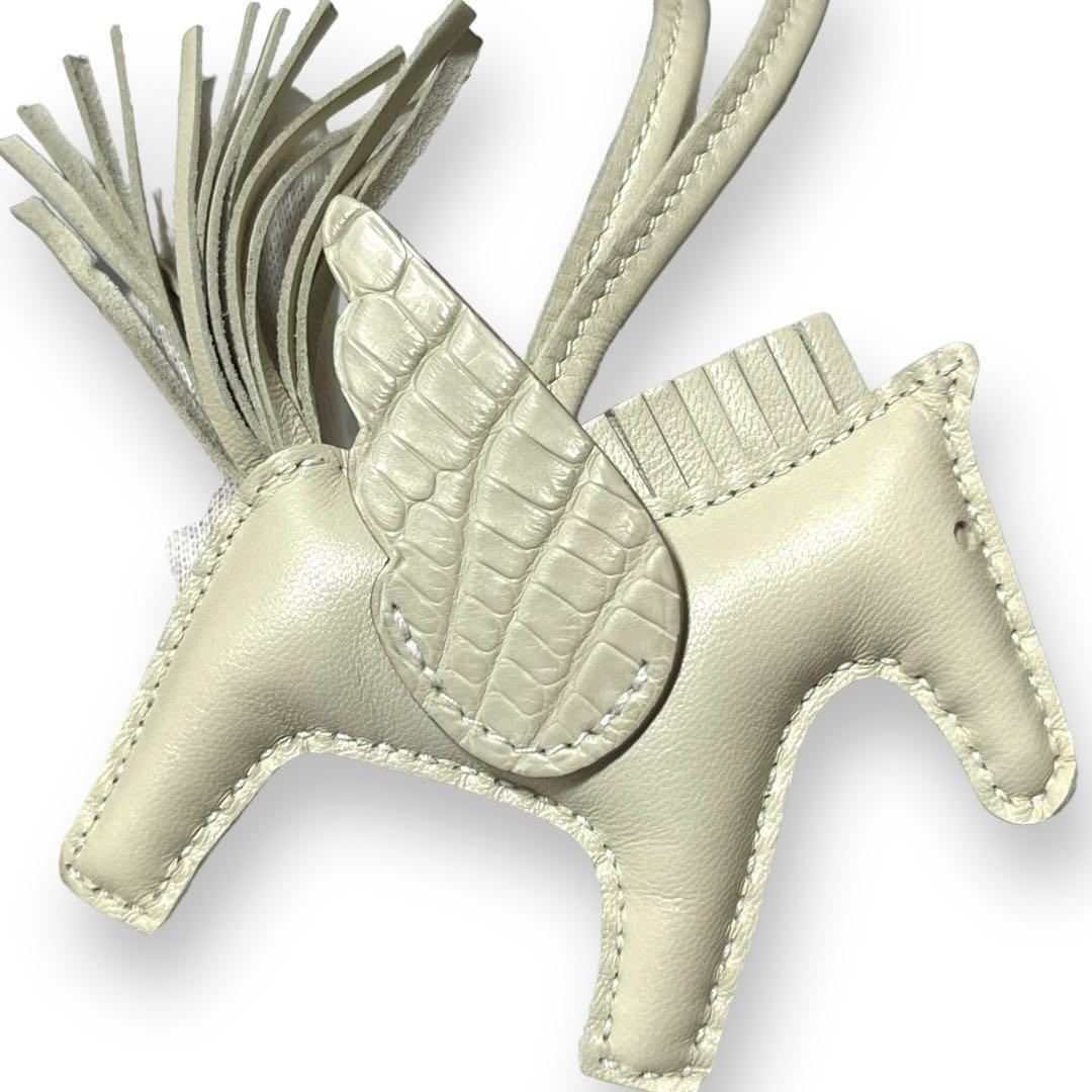 新品同様】 エルメス ロデオペガサス タッチPM ソーホワイト 新品同様】 エルメス ロデオペガサス タッチPM ソーホワイト