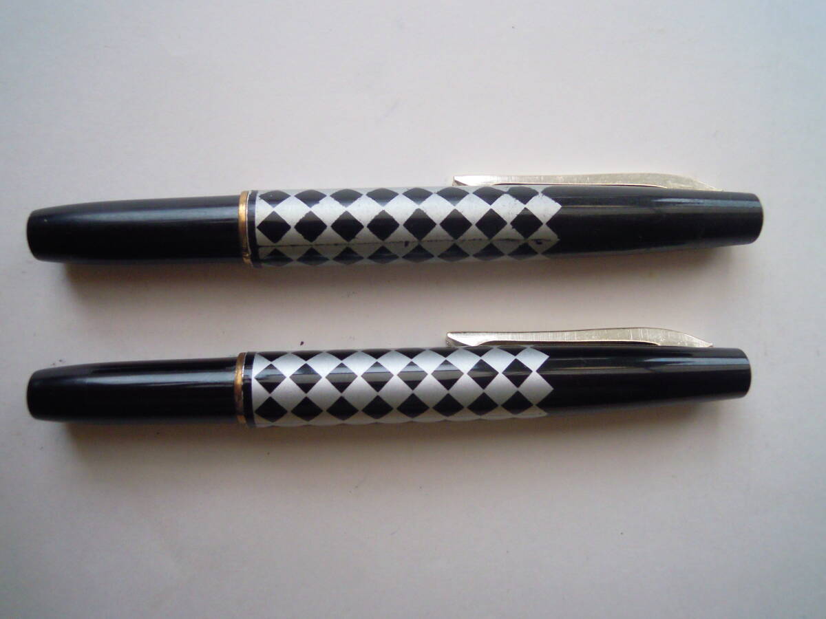 メーカー不明 ブラック軸万年筆型ボールペン２本セット★インク切れの画像1
