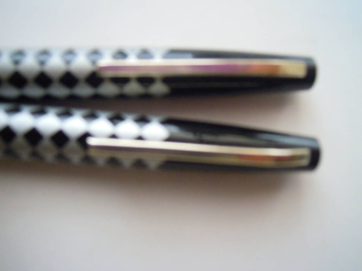 メーカー不明 ブラック軸万年筆型ボールペン２本セット★インク切れの画像2