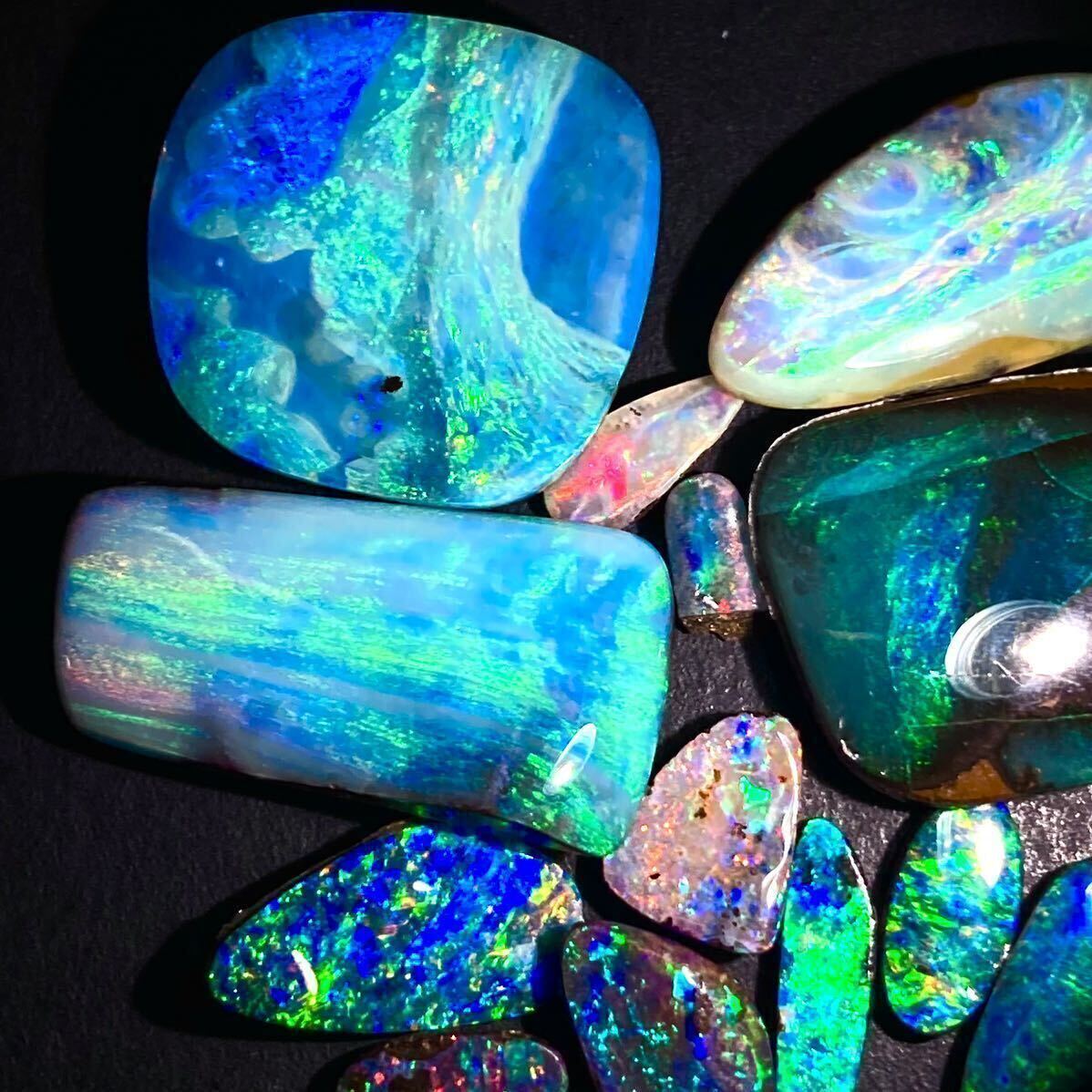 遊色効果!!◆天然ボルダーオパールおまとめ50ct◆m 重量約10g ルース 裸石 宝石 ジュエリー jewelry boulder opal 遊色 虹 ②_画像1