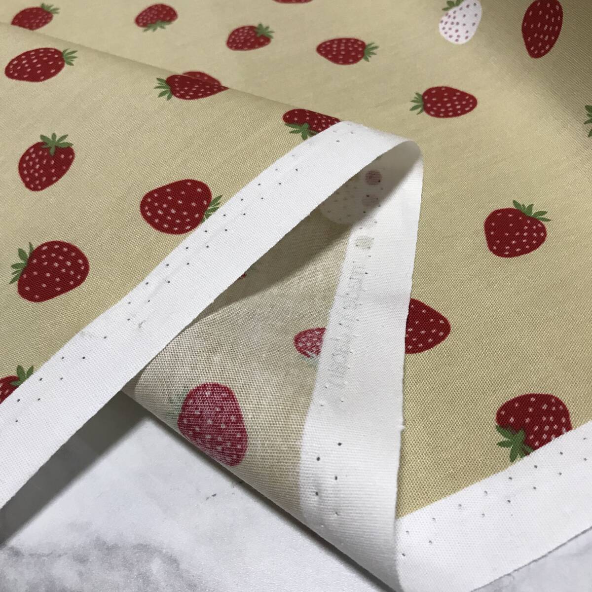  made in Japan 3m strawberry pattern ④si- chin g cloth is gire