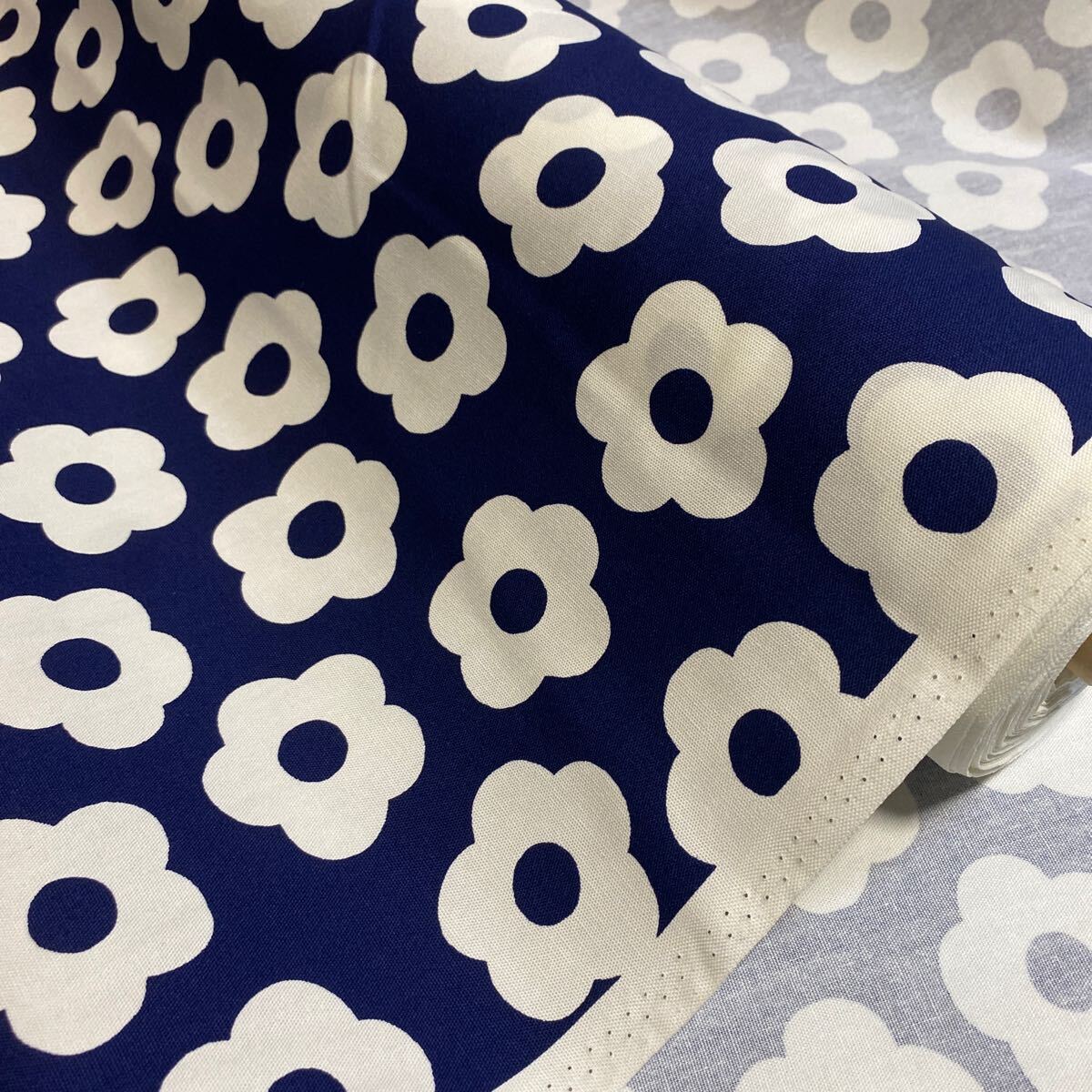 3m daisy pattern oks cloth navy ground floral print is gire cloth 