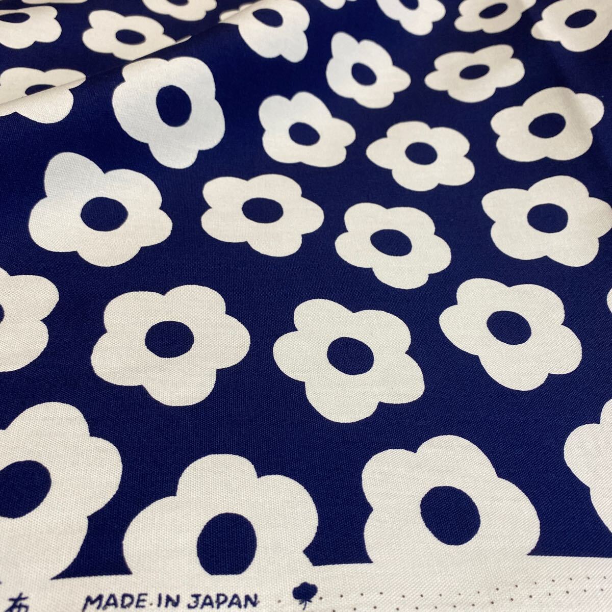 3m daisy pattern oks cloth navy ground floral print is gire cloth 