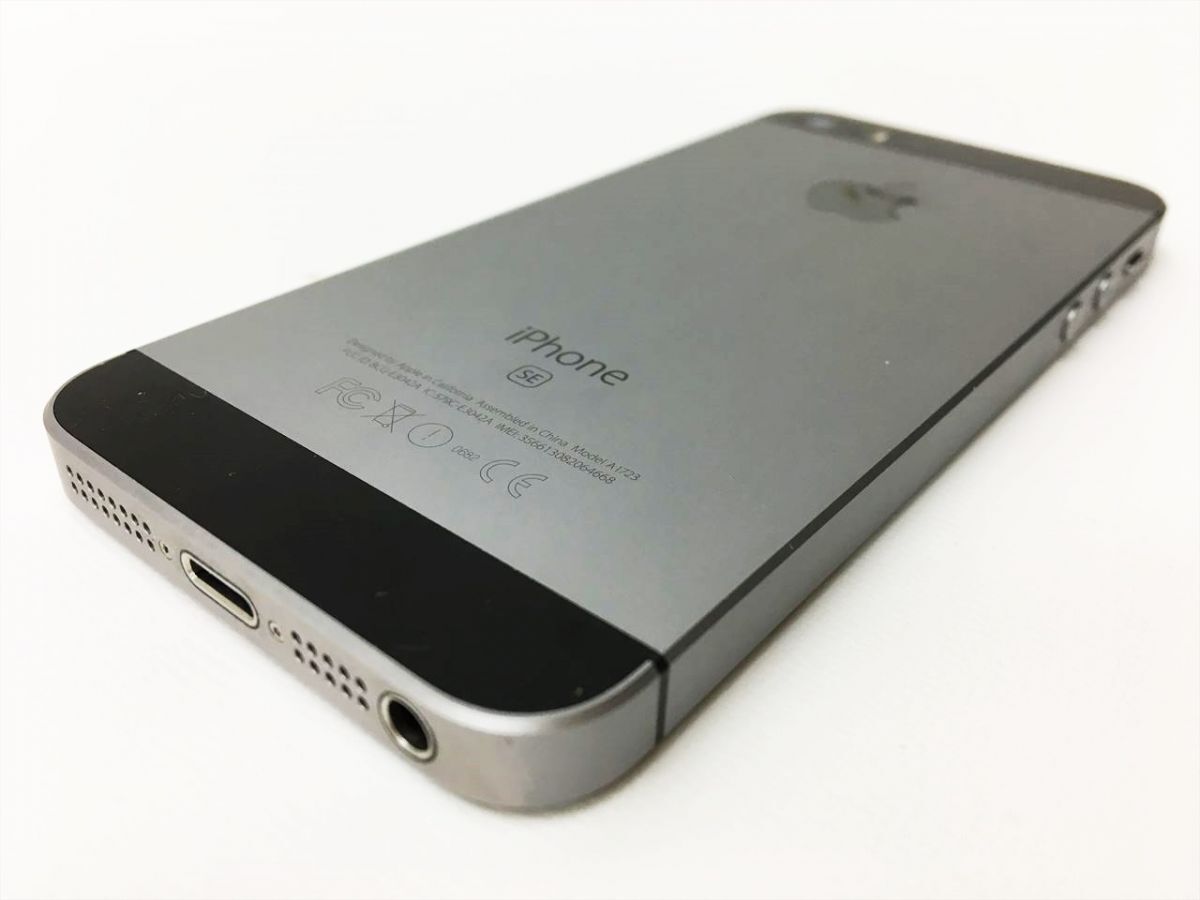 【1円】Apple iPhone SE 初代 A1723 未検品ジャンク アップル アイフォン スペースグレイ J05-1013rm/F3の画像4