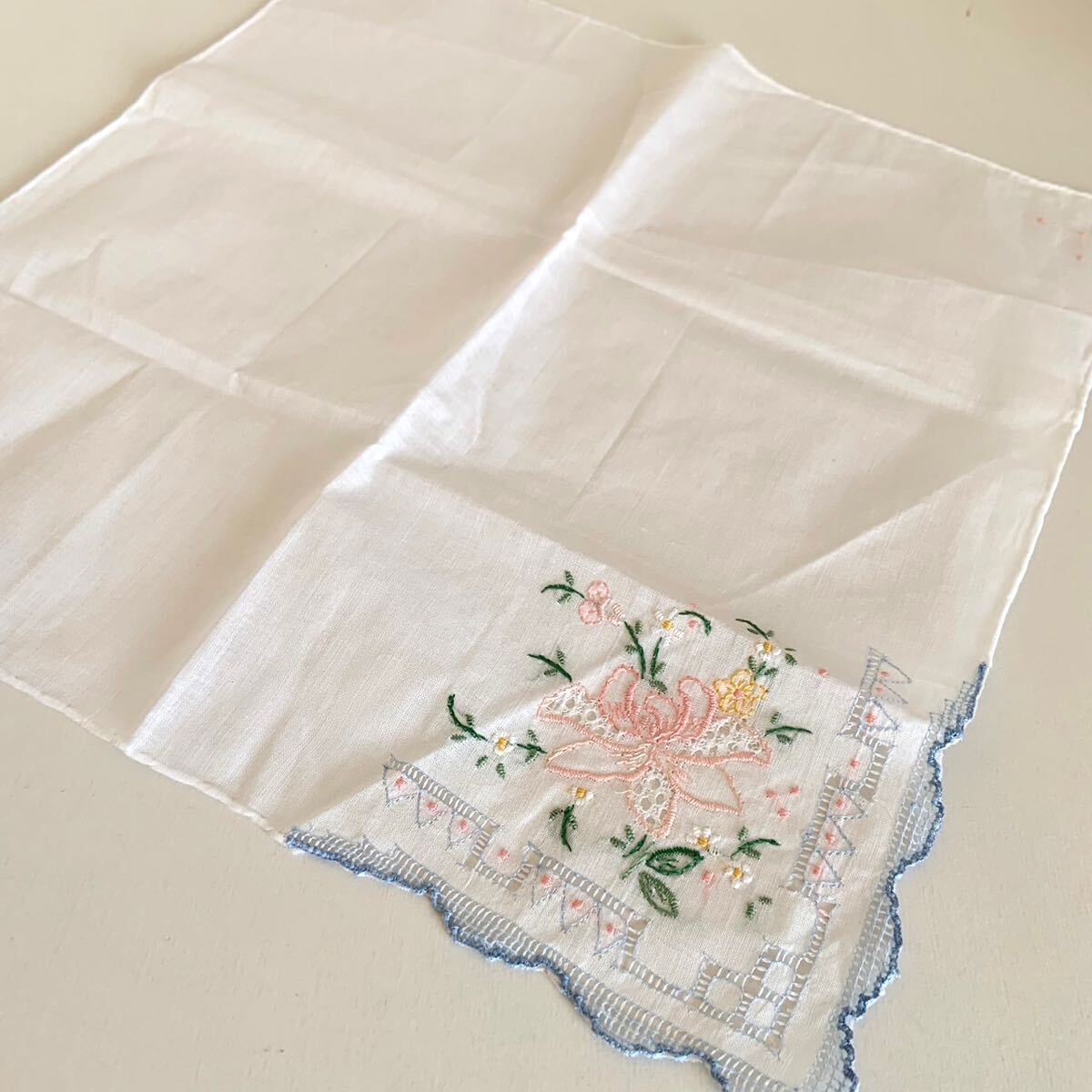未使用 大城レース 刺繍 ハンカチ 3枚セット 花刺繍 PURE COTTON 未使用 大城レース 刺繍 ハンカチ 3枚セット 花刺繍 PURE COTTON