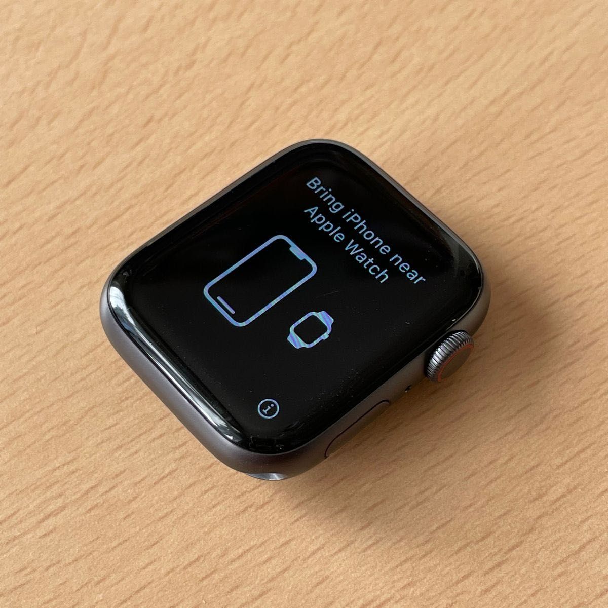 Apple Watch Series 6 (GPS + Cellularモデル) 44mmスペースグレイアルミニウムケース