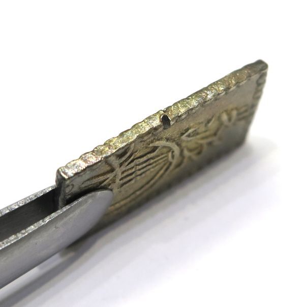 ④◆1円～貨幣◆古銭・古金銀類 【二分判金】 量目約2.99ｇ 縦約19.7mm 横約12.1mm 厚さ約1.6mm ◆詳細不明 長期保管品_画像4