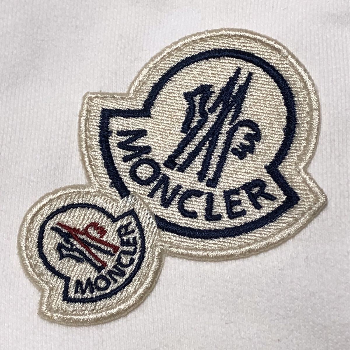 未使用 MONCLER MAGLIA CARDIGAN パーカー ホワイト系 S 正規品 未使用 MONCLER MAGLIA CARDIGAN パーカー ホワイト系 S 正規品