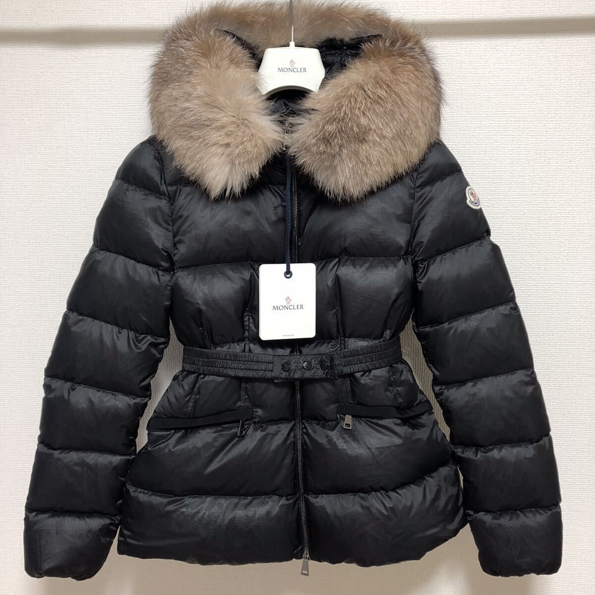 送料無料 未使用 MONCLER BOED ショートダウンジャケット 送料無料 未使用 MONCLER BOED ショートダウンジャケット