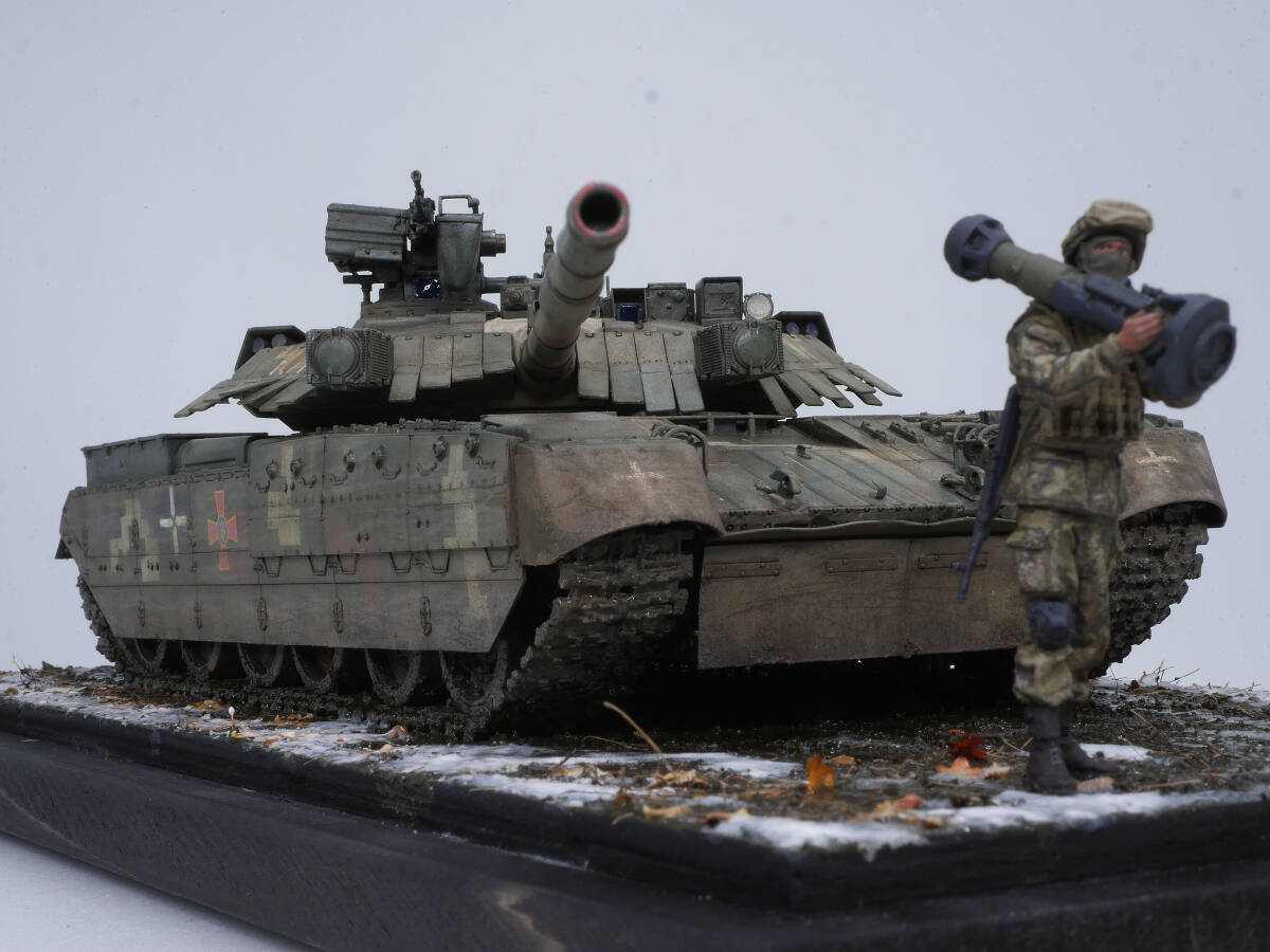 肌触りがいい Yahoo!オークション - oplot T-84 トランぺッター 完成品 1/35 完成品