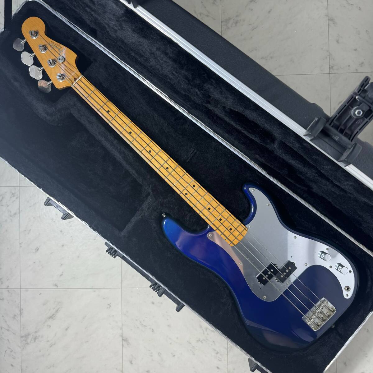 美品 Fender フェンダー 純正 ハードケース TSA エレキベース JAZZ BASS Precision Bass_収納イメージです。