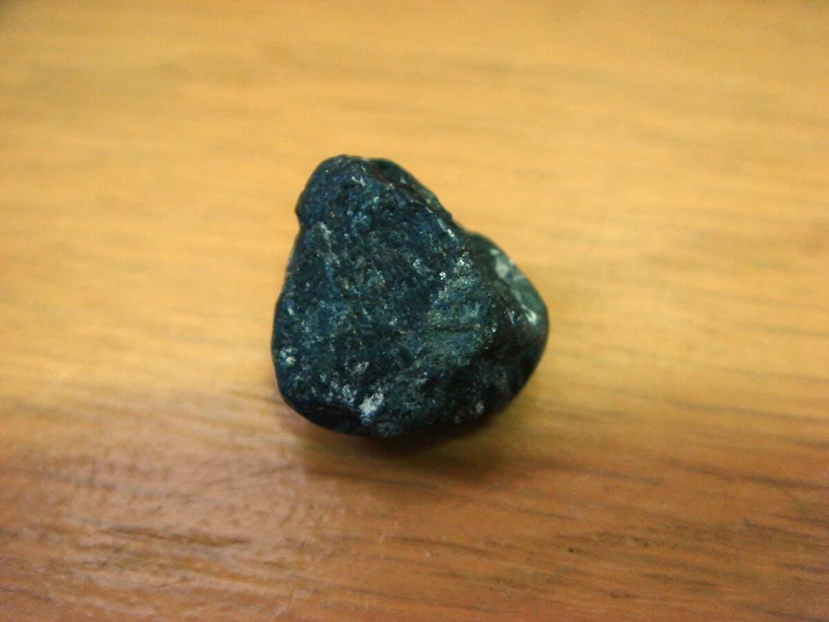 チェコ産　ピッチブレンド　ラジウム鉱石 ペンダントトップ 天然石 無垢_画像3