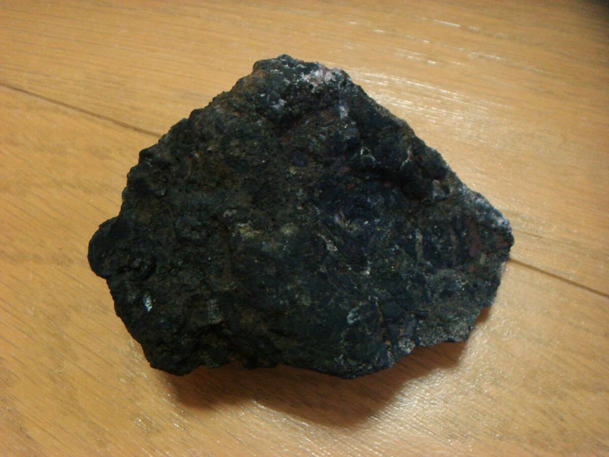 稀少 チェコ産　ピッチブレンド 　高品質　原石 ラジウム鉱石
